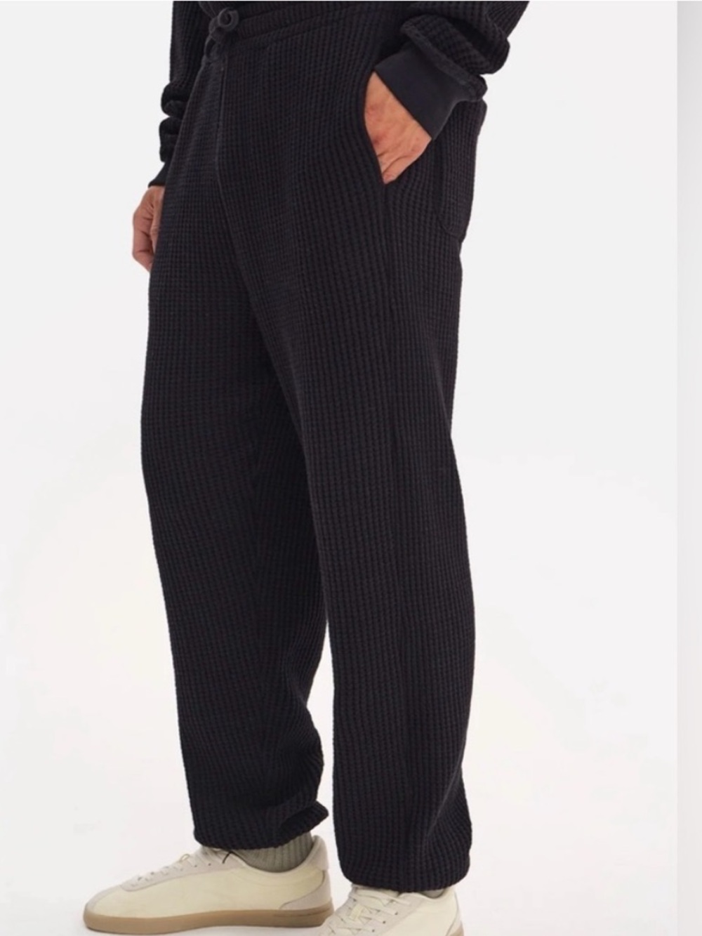 MATE THE LABEL MEN’S ORGANIC WAFFLE SWEATPANTS IN JET BLACK M